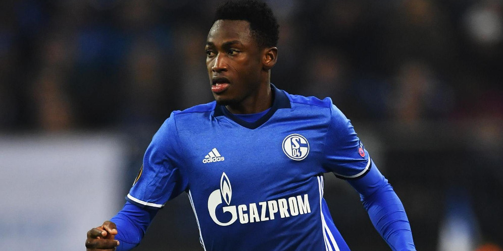Schalke Ogah Perpanjang Masa Pinjaman Baba Rahman thumbnail